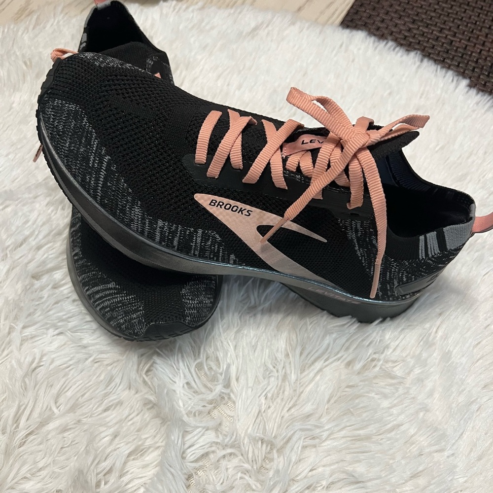New Brooks Women's Black and Pink Running Shoes